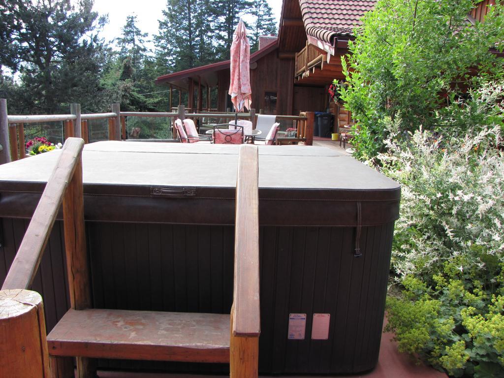 Hitching Post Resort 킬로나 외부 사진
