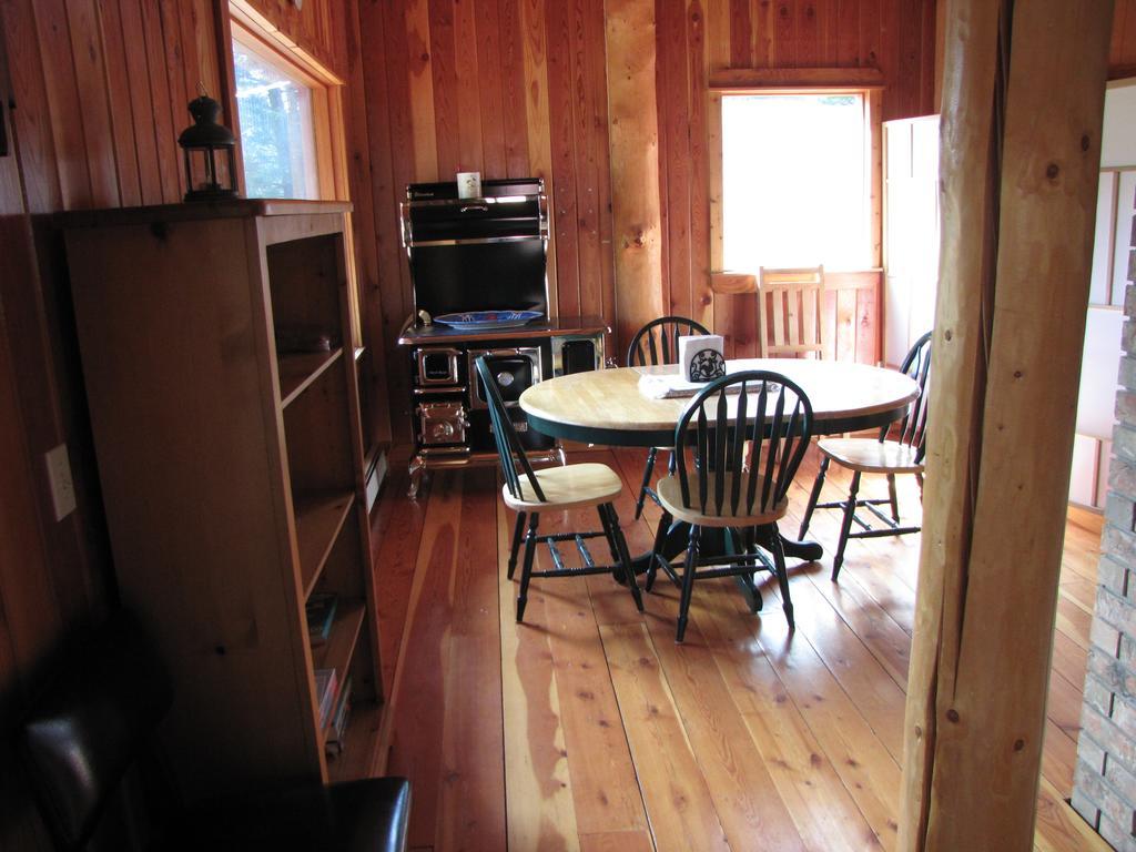 Hitching Post Resort 킬로나 외부 사진