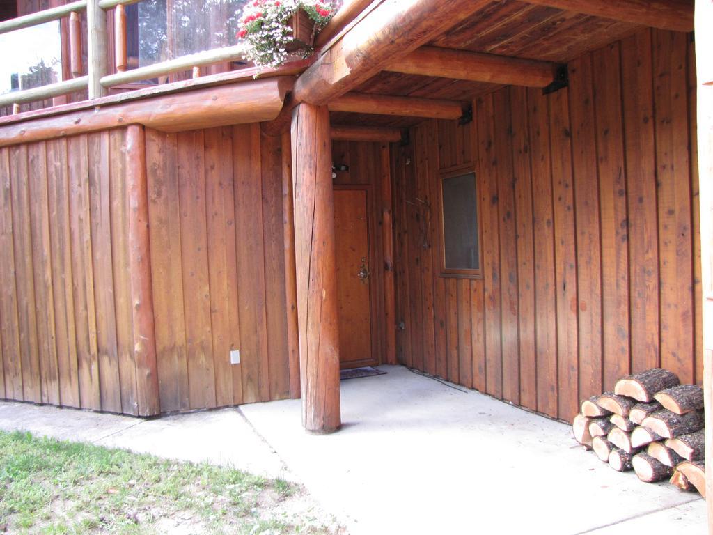 Hitching Post Resort 킬로나 외부 사진
